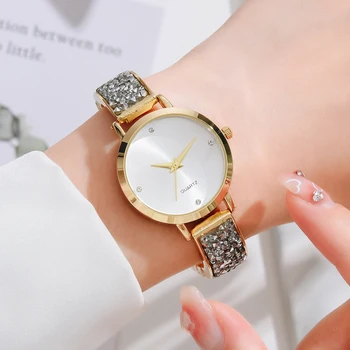 2022 Yeni Moda Kadınlar Saatler Beyaz Kristal Bilezik Band Kuvars Saatler Bayanlar Casual Zarif Elbise Saat İzle Reloj Mujer