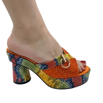 Turuncu Tasarımcı Sandalet 2023 YENİ Varış Yüksek Topuklu Katır üzerinde Kayma Çar Parti Pompaları Kadınlar için platform ayakkabılar Tıknaz Sandalet
