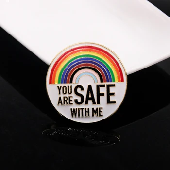 Yeni LGBT Gökkuşağı Güvendesiniz Benimle Emaye Pin Broş Yuvarlak Metal Rozet Pimleri Sırt Çantası Şapka Yaka Takı Aksesuarları